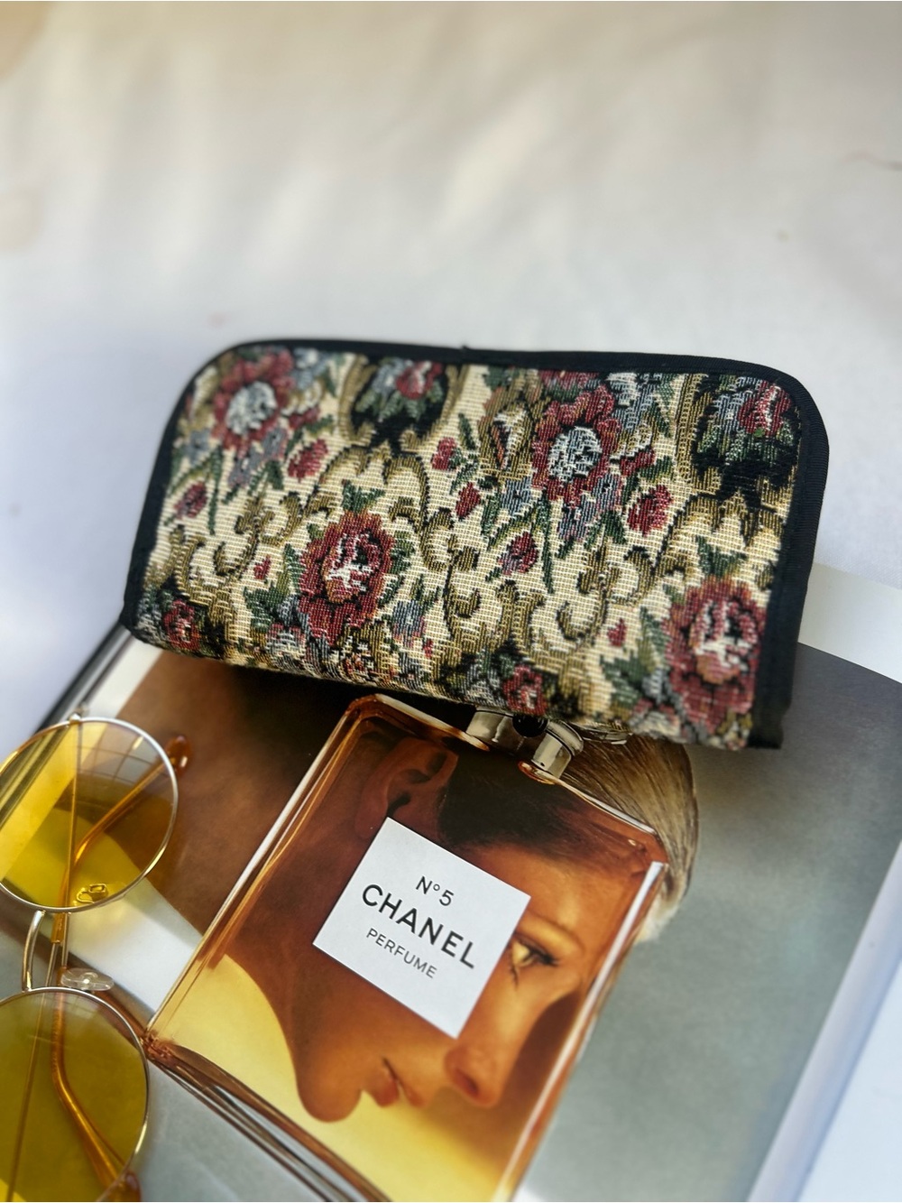 Floral Tapestry Clutch vintage eyeglass holder case bifoldWallet - Cream and Red - Picture 2 of 7